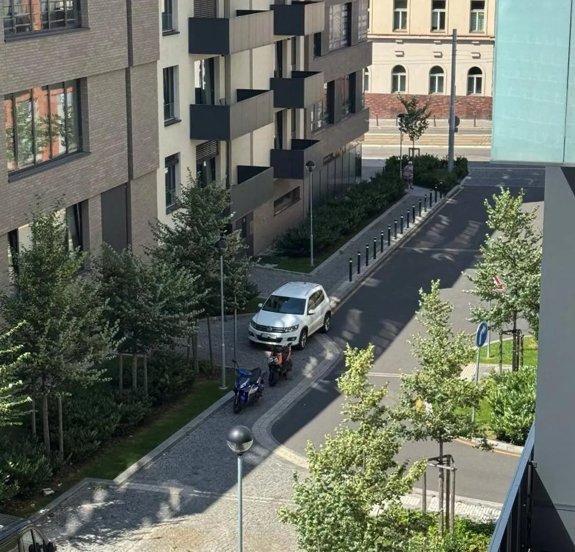 Spacious Urban Apartment With Terrace Prag Tjeckien